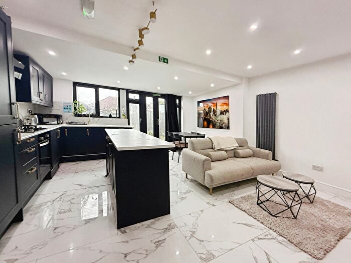 3 Bedroom Terraced House To Rent In Mygrove Gardens, Rainham, Essex, RM13