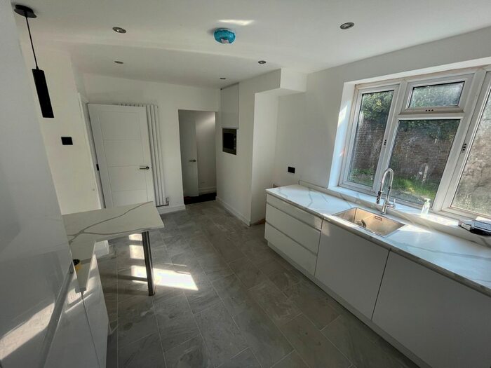 3 Bedroom Maisonette To Rent In Bygrove Street, Poplar, E14