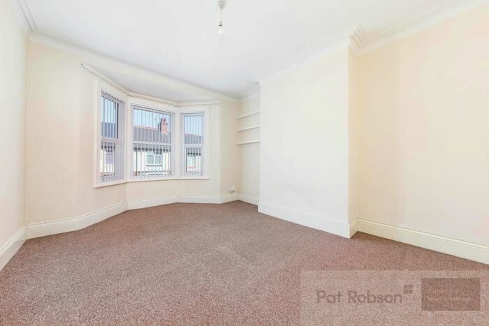3 Bedroom Flat To Rent In Biddlestone Road, Newcastle Upon Tyne, NE6
