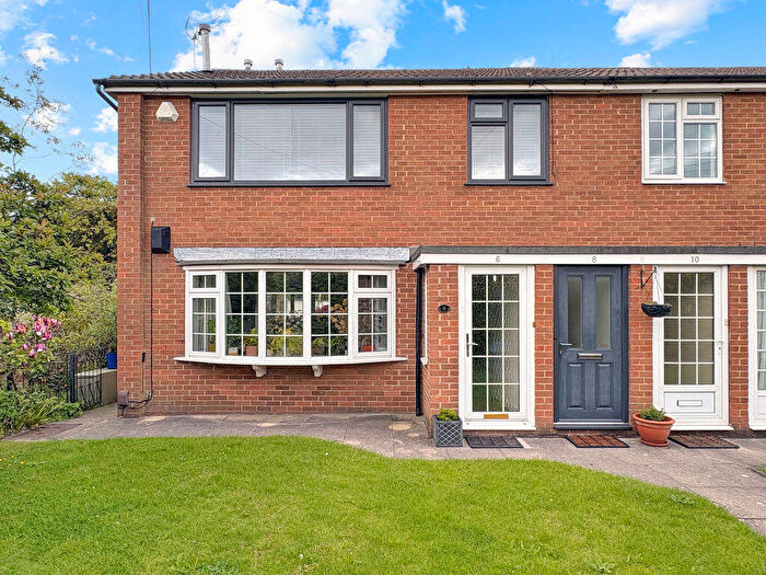 2 Bedroom Apartment To Rent In Crag Hill Avenue, Leeds, LS16
