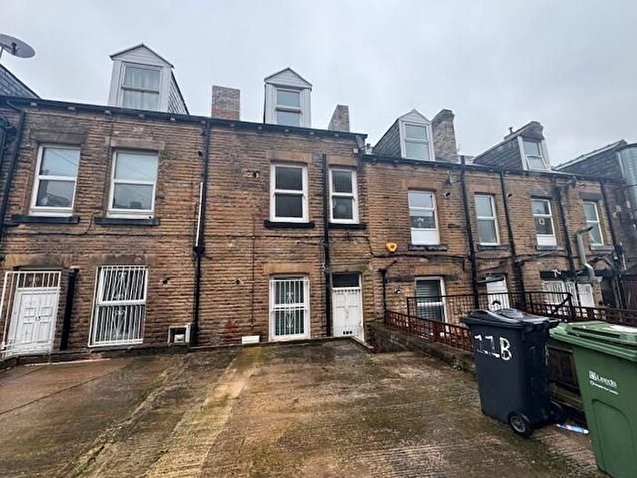 2 Bedroom Flat To Rent In Fountain Street, Leeds, LS27