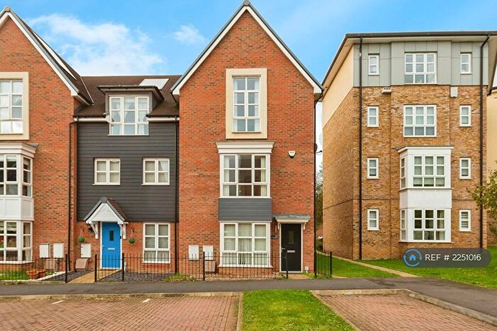 4 Bedroom End Of Terrace House To Rent In Drewitt Place, Aylesbury Vale, Aylesbury, HP21