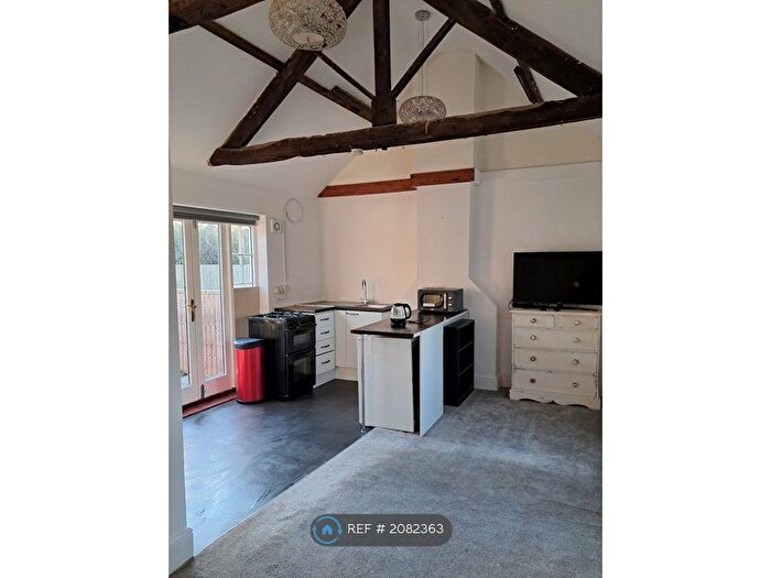 Studio To Rent In Creykes Sidings, Rawcliffe Bridge, Goole, DN14