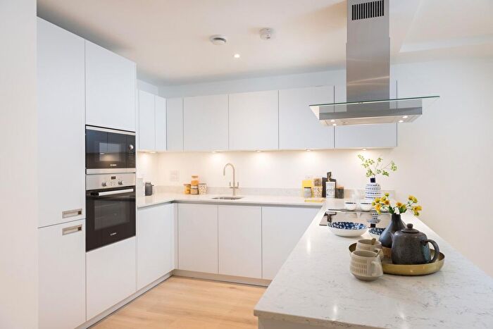 2 Bedroom Flat To Rent In Kings Cross Quarter, Islington, London, N1