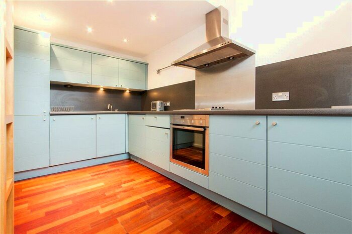 2 Bedroom Apartment To Rent In Lansdowne Drive, Hackney, London, E8