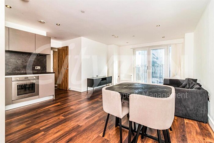 2 Bedroom Flat To Rent In Rivergate, Wilburn Basin, Ordsall Lane, Salford, M5