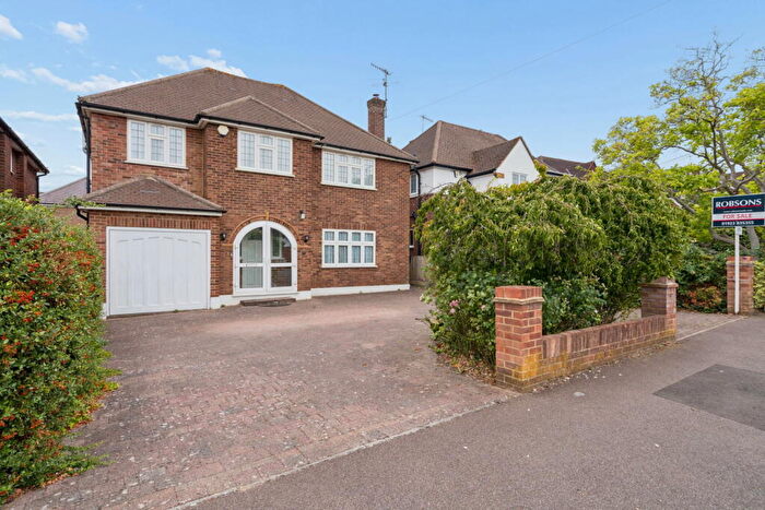 5 Bedroom Detached House For Sale In Davenham Avenue, Northwood, HA6