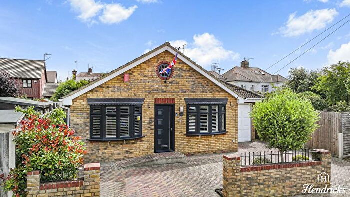 2 Bedroom Detached Bungalow For Sale In Droitwich Avenue, Southend-On-Sea, SS2