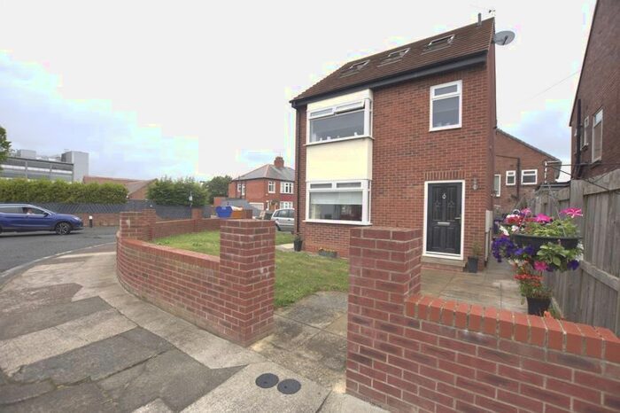 2 Bedroom Flat To Rent In Trentham Avenue, Longbenton, Newcastle Upon Tyne, NE7