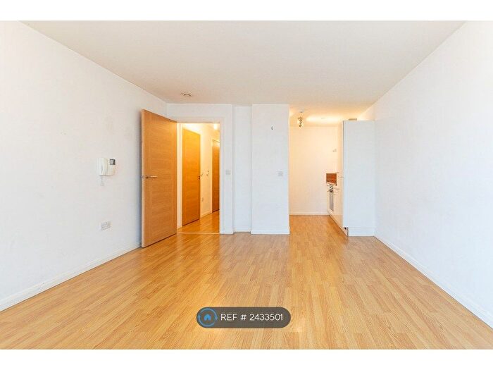 2 Bedroom Flat To Rent In Mann Island, Liverpool, L3