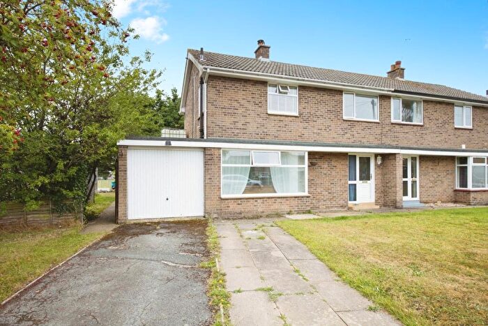 3 Bedroom Semi-Detached House For Sale In Harewood Crescent, Louth, LN11