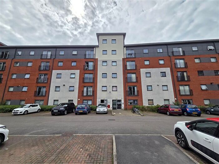 2 Bedroom Flat For Sale In Woden Street, Salford, M5