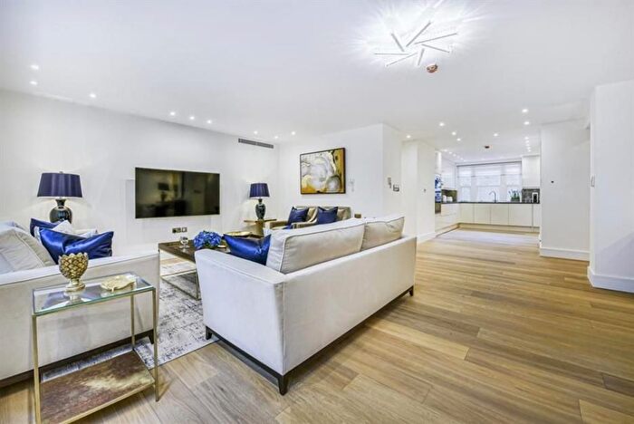 3 Bedroom Flat To Rent In Lowndes Square, London, SW1X