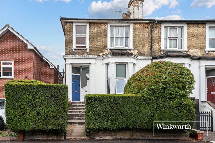 2 Bedroom Apartment For Sale In Lichfield Grove, Finchley, London, N3
