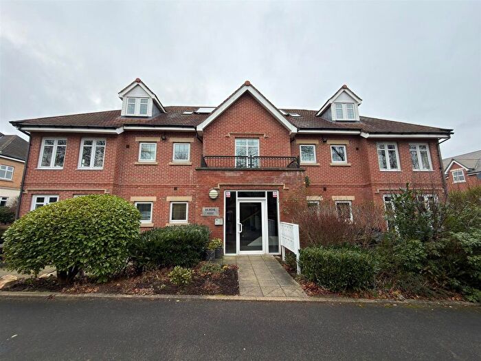 2 Bedroom Flat To Rent In Balmoral House, Harrogate Road, Moortown, Leeds, LS17