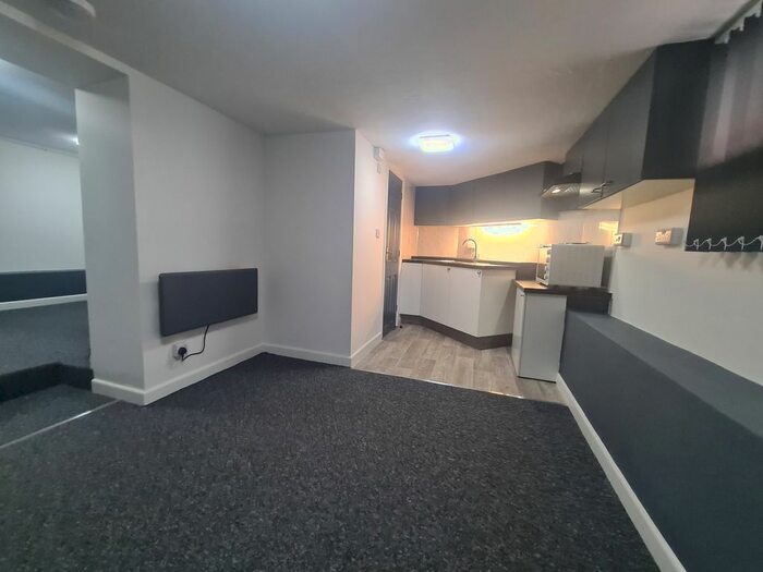 1 Bedroom Flat To Rent In Hilton Road, Newton Abbot, TQ12