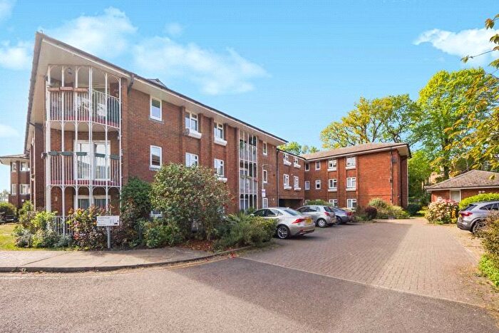 1 Bedroom Flat For Sale In Cavell Drive, Enfield, EN2