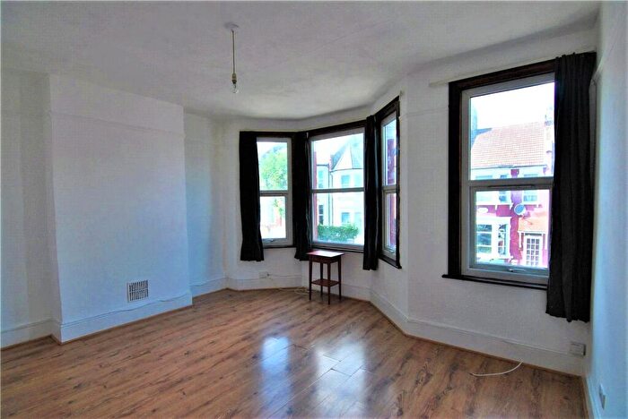 2 Bedroom Flat To Rent In Beresford Road, Harringay, London, N8