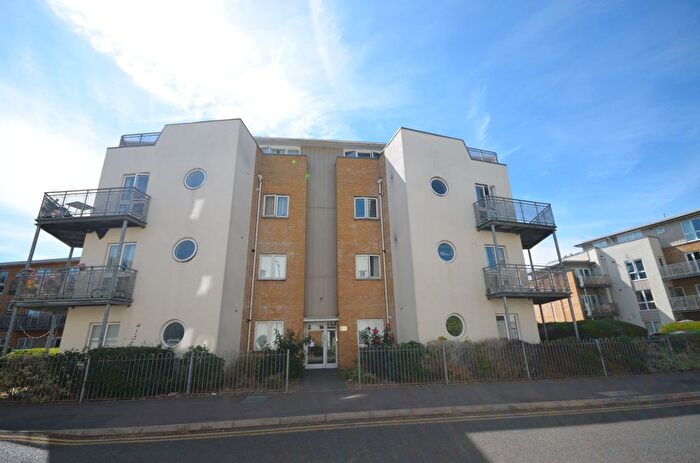 2 Bedroom Flat To Rent In Bridge Wharf, Chertsey, KT16