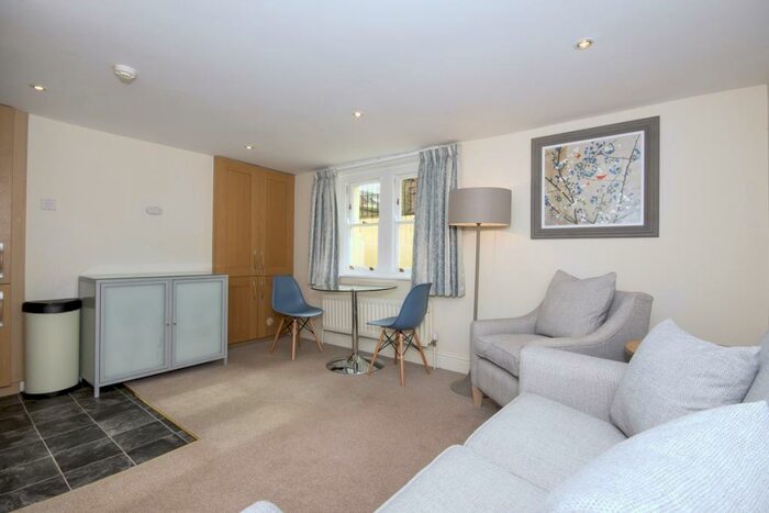 1 Bedroom Apartment To Rent In Walton Crescent, Jericho, OX1