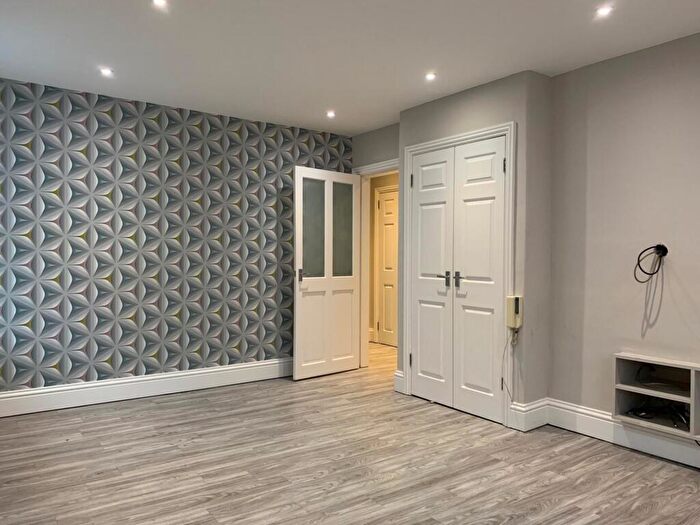 3 Bedroom Flat To Rent In , Broomhouse Gardens West, Edinburgh, EH11