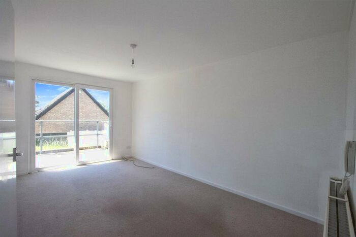 2 Bedroom Bungalow To Rent In Plymouth Road, Barry, CF62