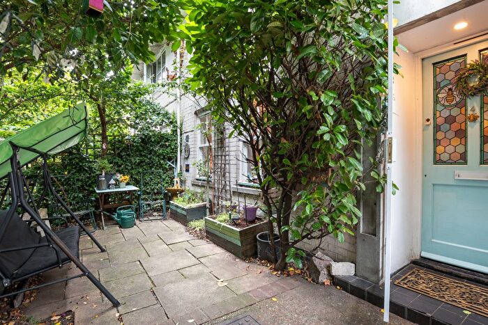 2 Bedroom Semi-Detached House To Rent In Rossendale Way, Camden Town, NW1