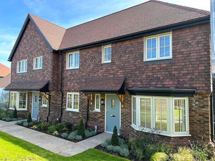 3 Bedroom Semi-Detached House For Sale In Sharnal Street, Rochester, ME3