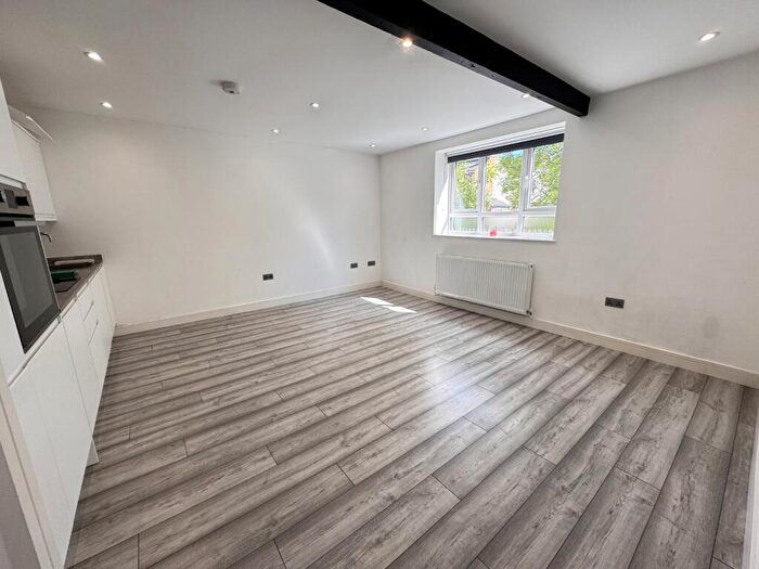 2 Bedroom Apartment To Rent In Blockers Court, Kingham Way, LU2