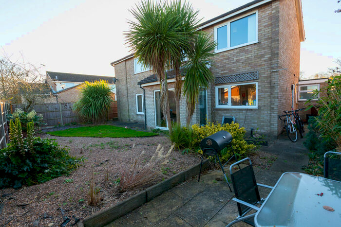 6 Bedroom Detached House To Rent In Uphill | Student House | / - Two Bathrooms, LN1