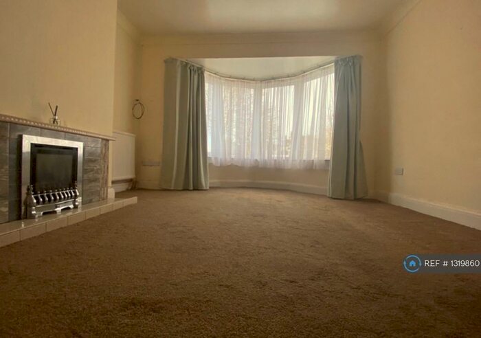 3 Bedroom Semi-Detached House To Rent In Pleckgate Road, Blackburn, BB1