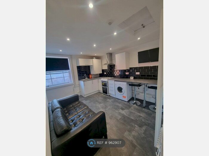 2 Bedroom Flat To Rent In Bath Street, Leamington Spa, CV31