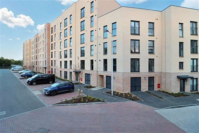 2 Bedroom Flat To Rent In Bedroom Property In Kilpatrick Grove, Edinburgh, EH6