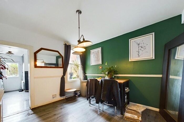 4 Bedroom Property To Rent In Beresford Road, London, RG30
