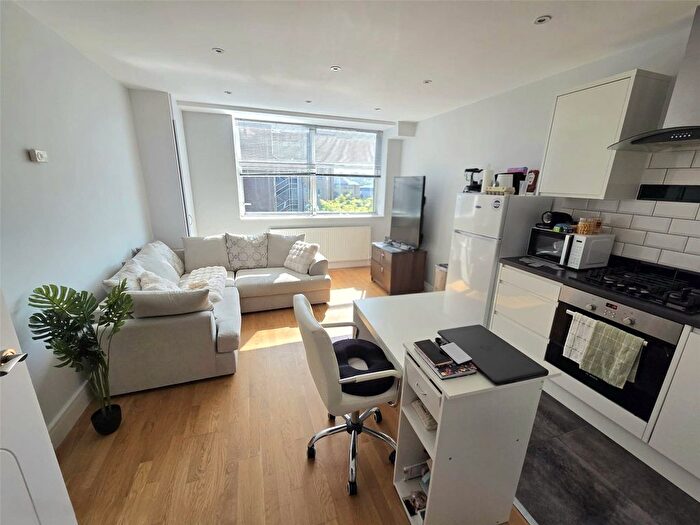 1 Bedroom Flat To Rent In London Road, Bracknell, Berkshire, RG12