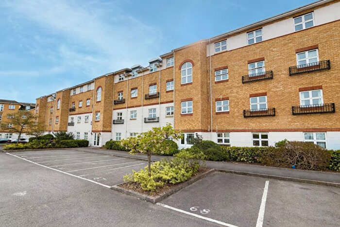 2 Bedroom Flat To Rent In Ogden Park, Bracknell, Berkshire, RG12