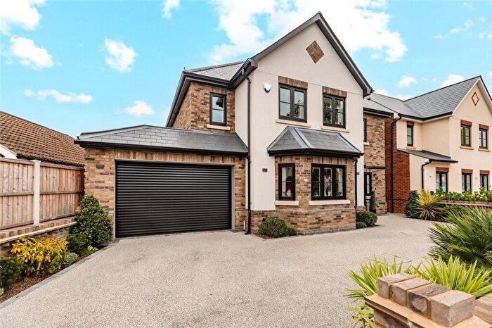 4 Bedroom Detached House For Sale In Haynes Road, Hornchurch, RM11