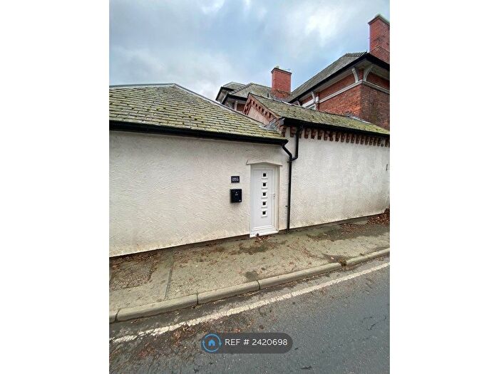 2 Bedroom Flat To Rent In Vyrnwy House, Llansanffraid, SY22