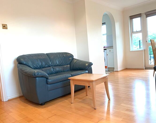 2 Bedroom Flat To Rent In Page Street, Mill Hill, London, NW7