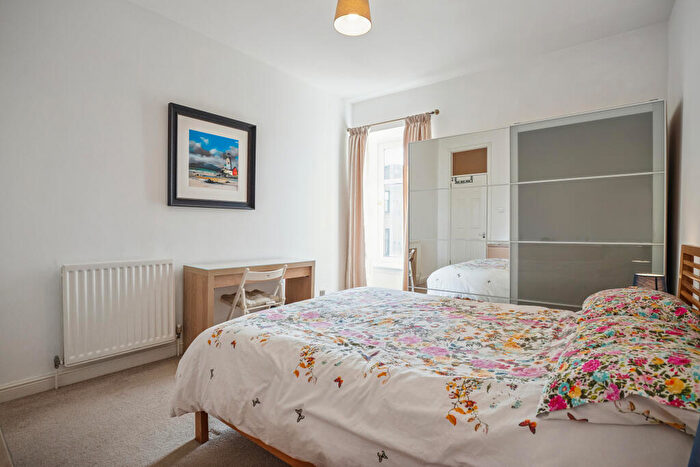 2 Bedroom Flat For Sale In / Clarendon Place, Glasgow, G20