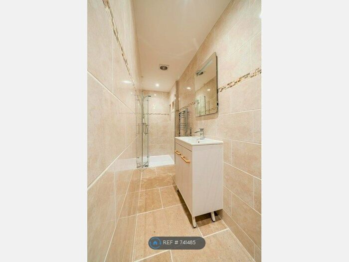 1 Bedroom Flat To Rent In First Floor, Sheffield, S8
