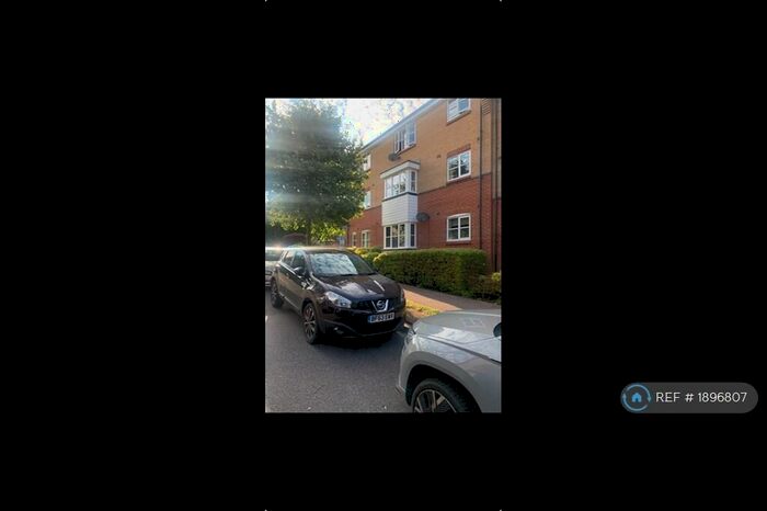 2 Bedroom Flat To Rent In Plomer Avenue, Hoddesdon, EN11