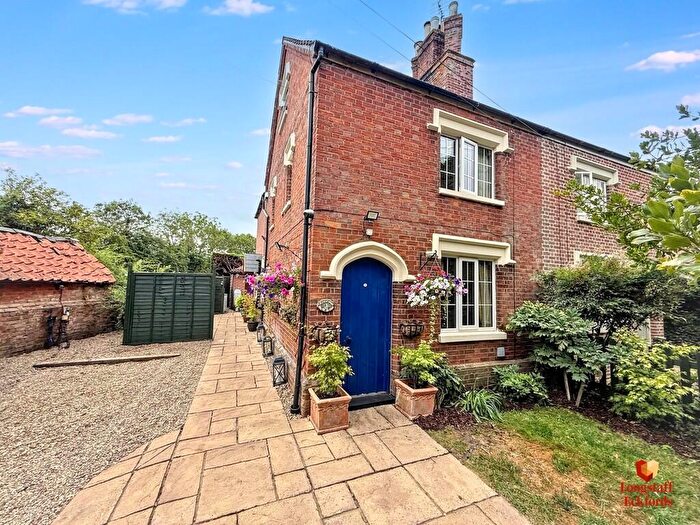 3 Bedroom Cottage For Sale In Cawthorpe, Bourne, PE10