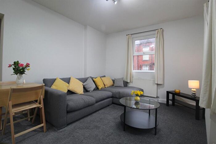 3 Bedroom Apartment To Rent In Broadgate Lane, Leeds, LS18