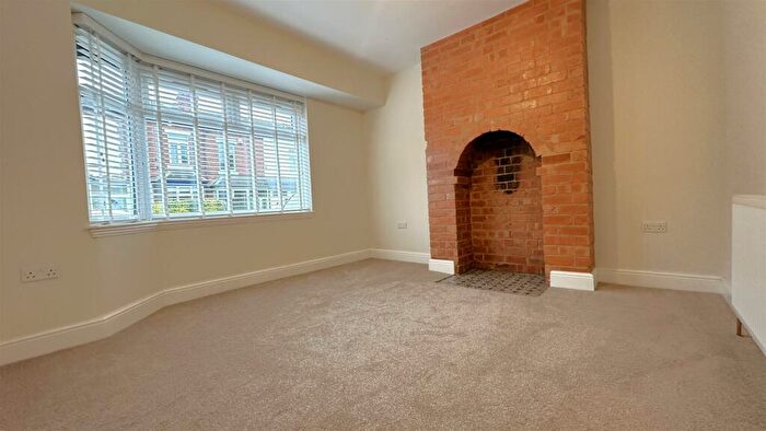 3 Bedroom Semi-Detached House For Sale In Victoria Road, Stirchley, Birmingham, B30