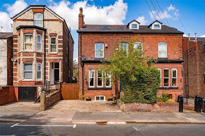 6 Bedroom Semi-Detached House For Sale In Half Edge Lane, Eccles, Manchester, M30