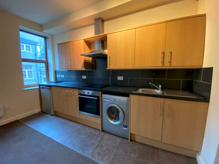 1 Bedroom Flat To Rent In Briggate, Shipley, West Yorkshire, Uk, BD17