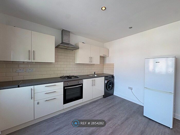 2 Bedroom Flat To Rent In Perry Gardens, London, N9