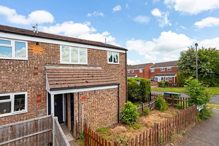 2 Bedroom Maisonette To Rent In Molesworth Road, Cobham, Surrey, KT11