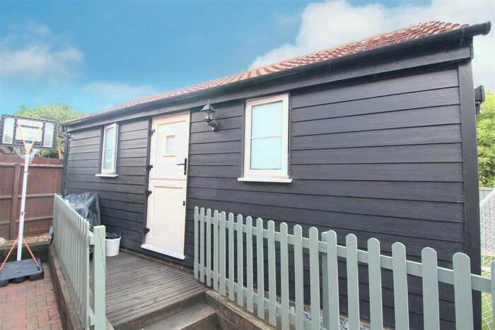 4 Bedroom Detached House For Sale In Lowry Way, Stowmarket, IP14